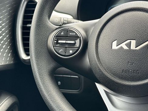 Used 2025 Kia Soul LX w/ LX Technology Package FWD image 15