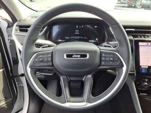 Used 2023 Jeep Grand Cherokee L Limited w/ Luxury Tech Group II AWD/4WD image 19