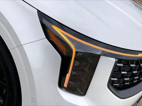 Certified 2025 Kia Carnival SX FWD image 30
