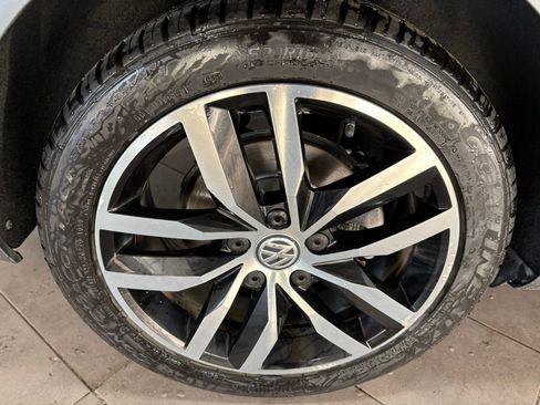 Used 2016 Volkswagen Golf Limited Edition image 10