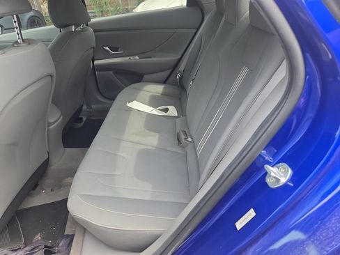 Used 2022 Hyundai Elantra SEL FWD image 3