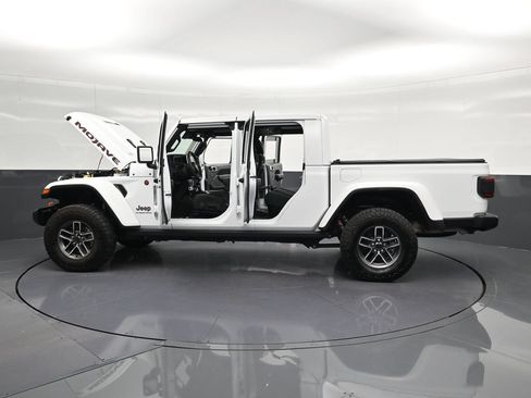 Used 2025 Jeep Gladiator Mojave w/ Convenience Group AWD/4WD image 40