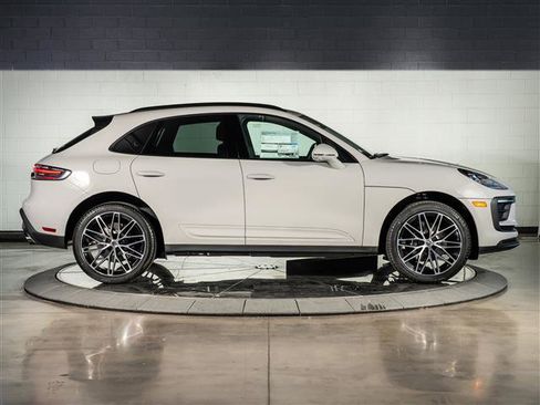 New 2026 Porsche Macan image 8