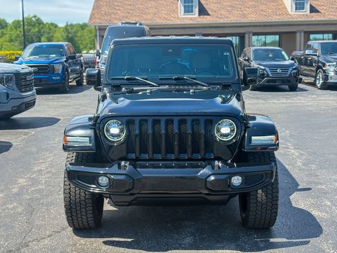 Used 2022 Jeep Wrangler Unlimited Sahara AWD/4WD image 4