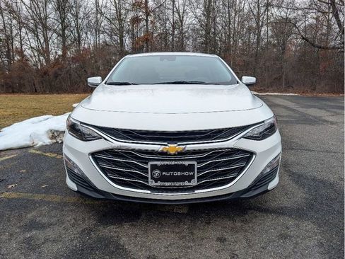 Used 2023 Chevrolet Malibu LT image 2