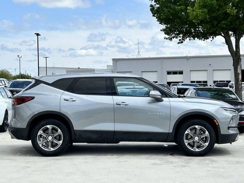 Used 2025 Chevrolet Blazer LT AWD/4WD image 3