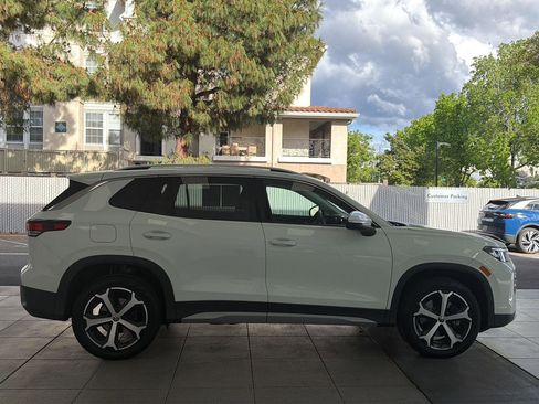 Certified 2025 Volkswagen Tiguan SE w/ Panoramic Sunroof Package image 6