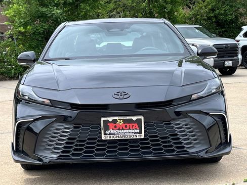 Used 2025 Toyota Camry SE w/ Convenience Package FWD image 7
