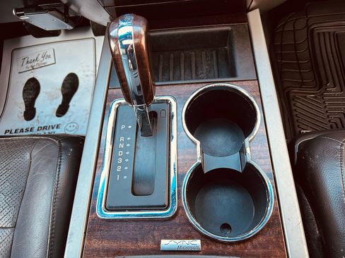 Used 2010 Ford Expedition Limited image 31