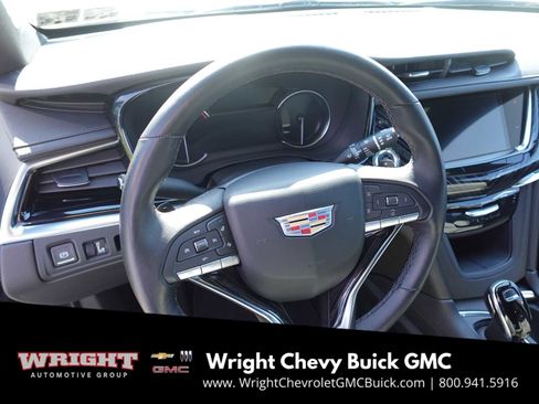 Used 2025 Cadillac XT6 Premium Luxury image 15