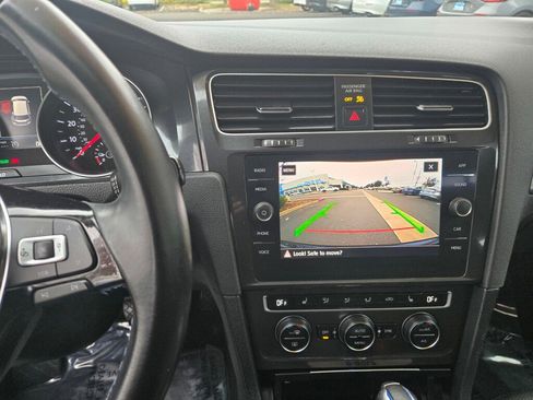 Used 2019 Volkswagen e-Golf SE w/ Driver Assistance Package image 14