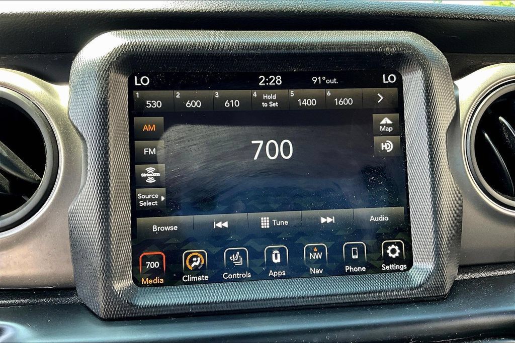 Used 2022 Jeep Gladiator Sport AWD/4WD image 16