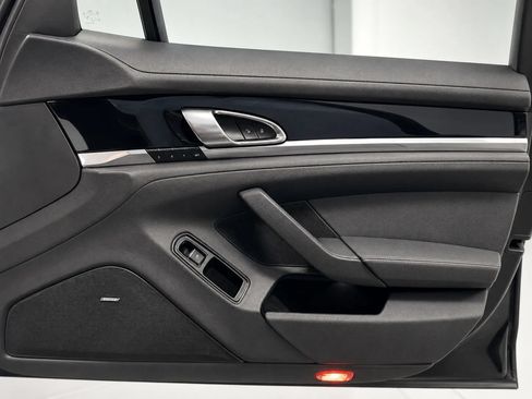 Used 2014 Porsche Panamera S RWD image 29