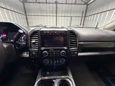 Used 2020 Ford F250 Lariat w/ Lariat Ultimate Package AWD/4WD image 17