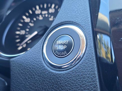 Used 2018 Nissan Rogue SV AWD/4WD image 30