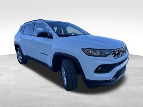 Used 2024 Jeep Compass Latitude image 8