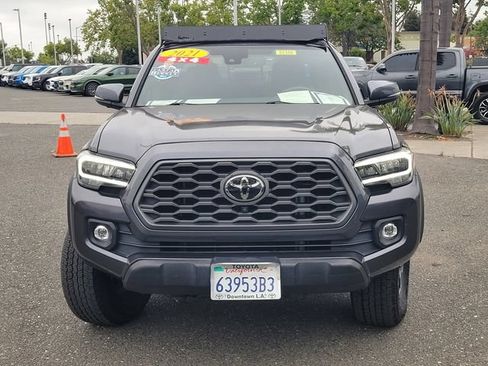 Used 2021 Toyota Tacoma TRD Off-Road w/ TRD Premium Off Road Package AWD/4WD image 2