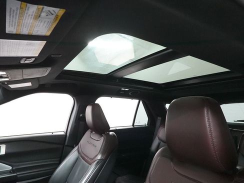 Used 2020 Ford Explorer Platinum w/ Premium Technology Package image 26