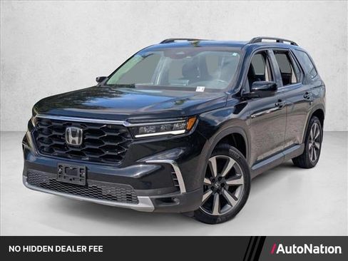 Used 2025 Honda Pilot Touring image 1