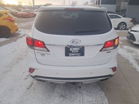 Used 2017 Hyundai Santa Fe SE w/ Cargo Package image 8