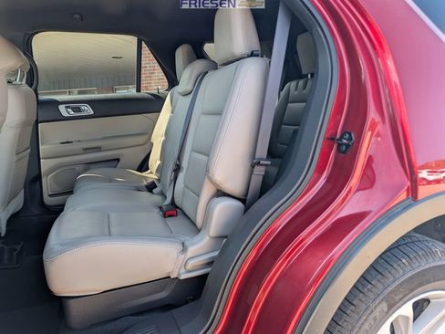 Used 2015 Ford Explorer XLT w/ Equipment Group 202B AWD/4WD image 18