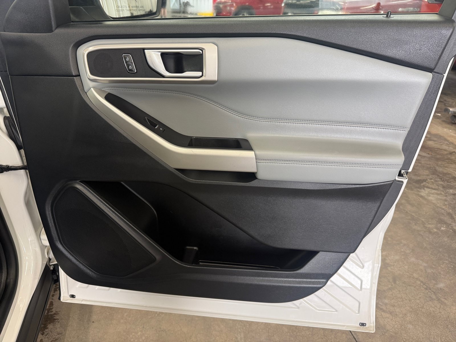 Used 2022 Ford Explorer XLT w/ Equipment Group 202A AWD/4WD image 27