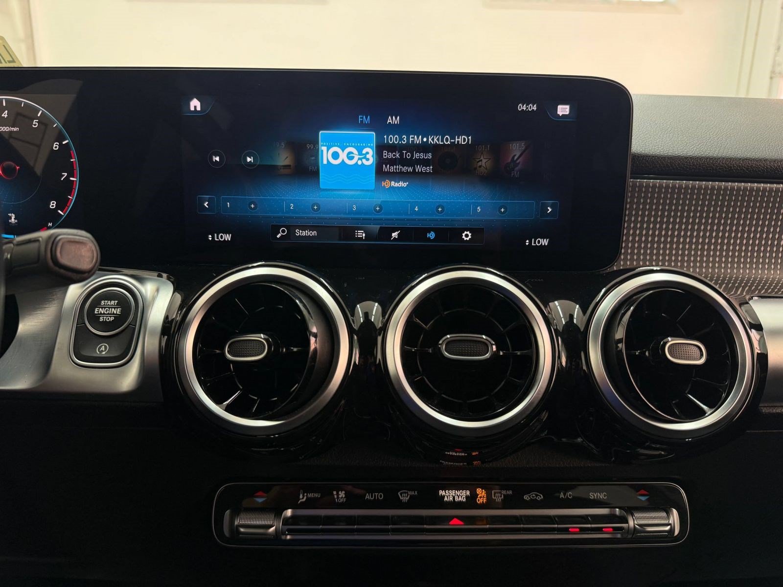 Used 2022 Mercedes-Benz GLB 250 image 16