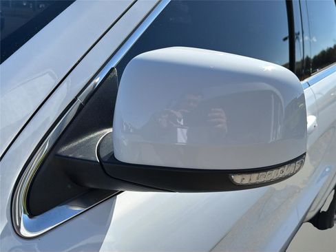 Used 2015 Jeep Grand Cherokee SRT AWD/4WD image 35