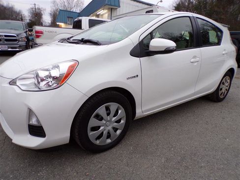 Used 2014 Toyota Prius C Four image 5