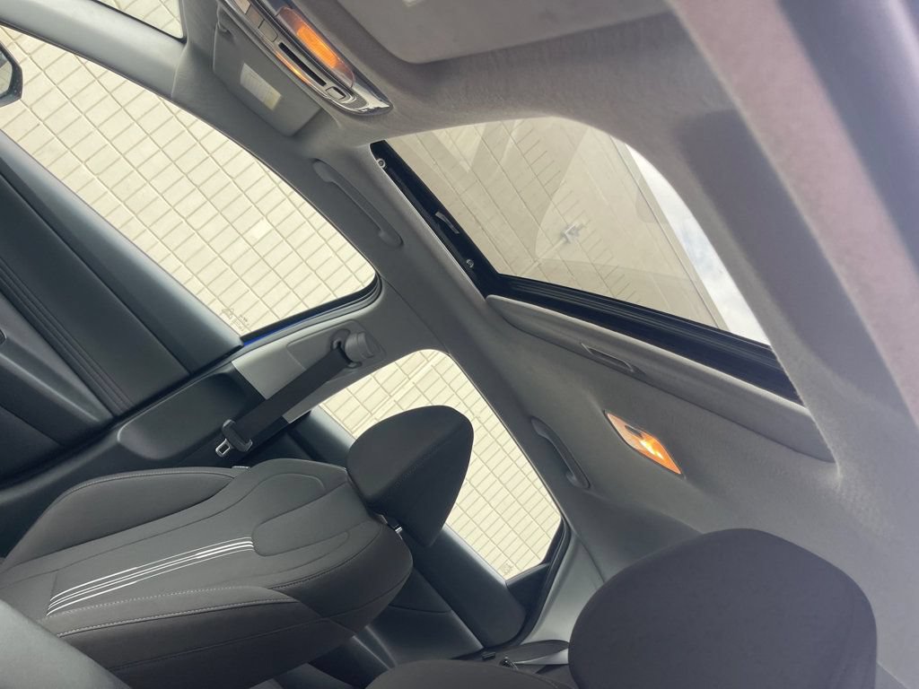 Used 2025 Hyundai Elantra SEL FWD image 21
