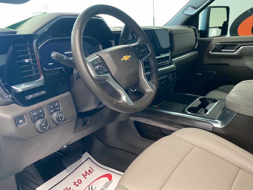 Used 2026 Chevrolet Silverado 2500 LTZ w/ LTZ Convenience Package AWD/4WD image 14