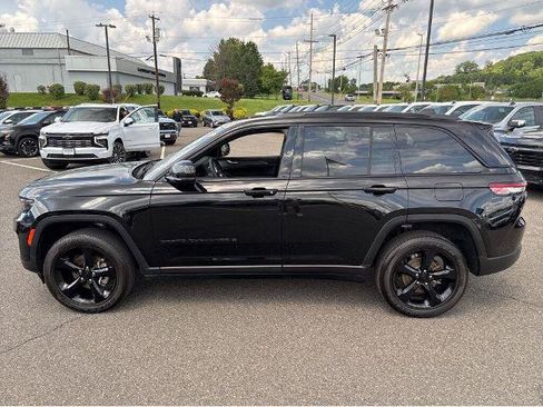 Used 2024 Jeep Grand Cherokee Altitude AWD/4WD image 6