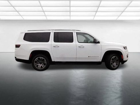 Used 2023 Jeep Wagoneer L Series II image 4