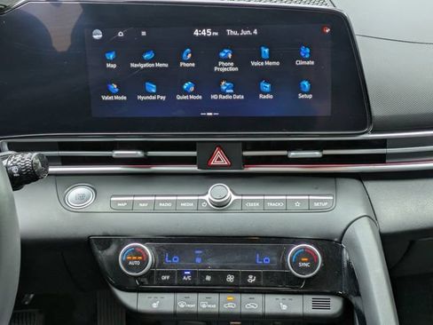 Used 2025 Hyundai Elantra SEL FWD image 12