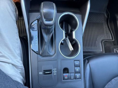 Certified 2024 Toyota Highlander XLE image 18