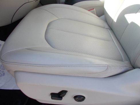 Used 2021 Chrysler Voyager Lxi image 11