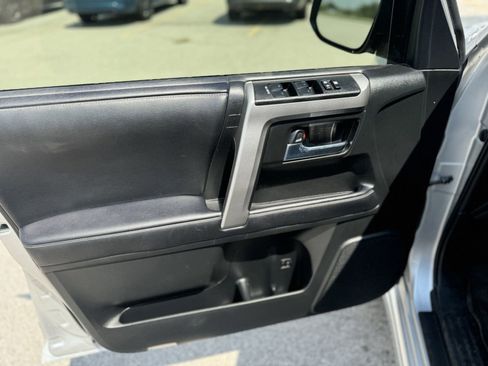 Used 2022 Toyota 4Runner TRD Sport AWD/4WD image 9