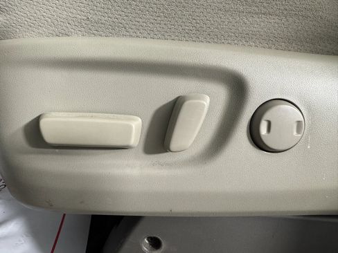 Used 2015 Toyota Sienna LE image 31