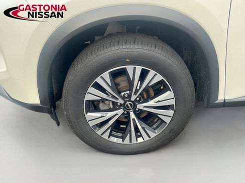 Used 2023 Nissan Rogue SV image 37