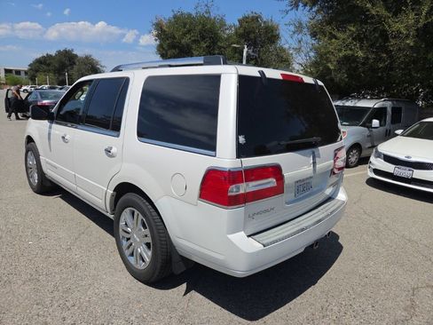 Used 2010 Lincoln Navigator 2WD image 3