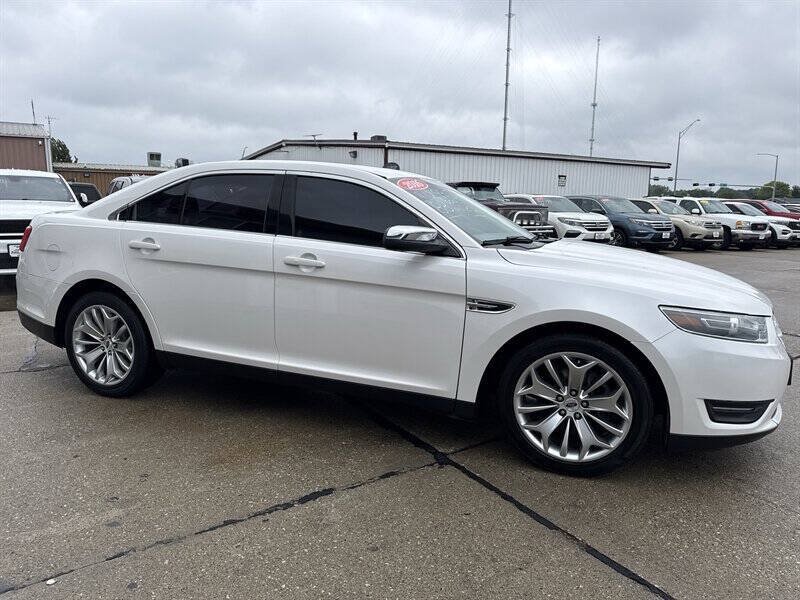 Used 2016 Ford Taurus Limited FWD image 10
