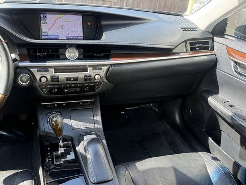 Used 2013 Lexus ES 350 w/ Luxury Pkg FWD image 8