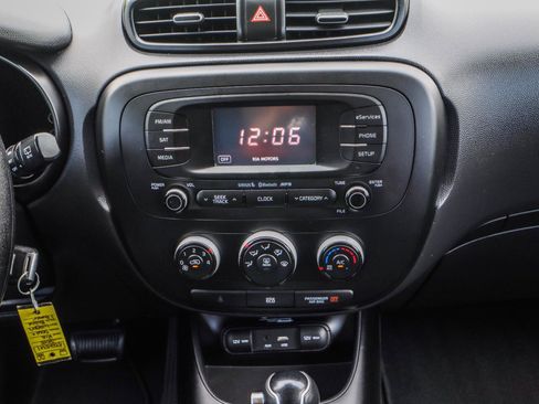Used 2015 Kia Soul + FWD image 21