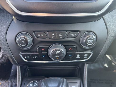 Used 2022 Jeep Cherokee Trailhawk w/ Comfort/Convenience Group image 20