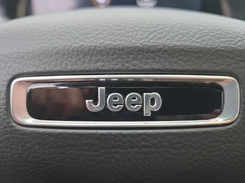 Used 2024 Jeep Grand Cherokee Altitude image 99