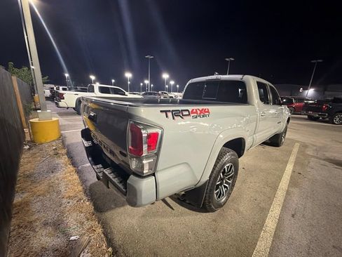 Used 2020 Toyota Tacoma TRD Sport AWD/4WD image 5