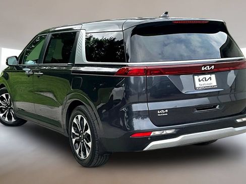 Used 2022 Kia Carnival EX FWD image 4