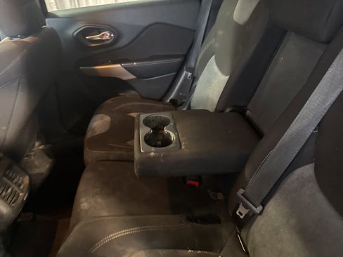 Used 2018 Jeep Cherokee Latitude w/ Altitude Package image 14