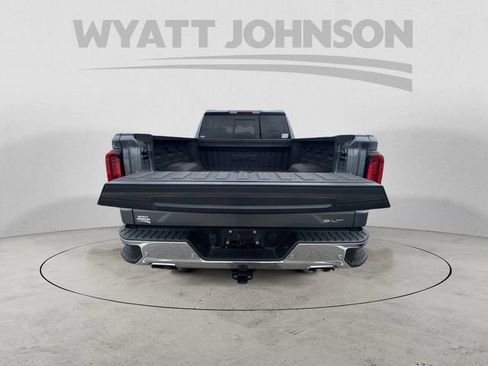 Used 2022 GMC Sierra 1500 SLT w/ SLT Premium Plus Package AWD/4WD image 10