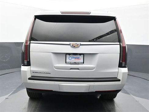 Used 2019 Cadillac Escalade Premium Luxury image 4